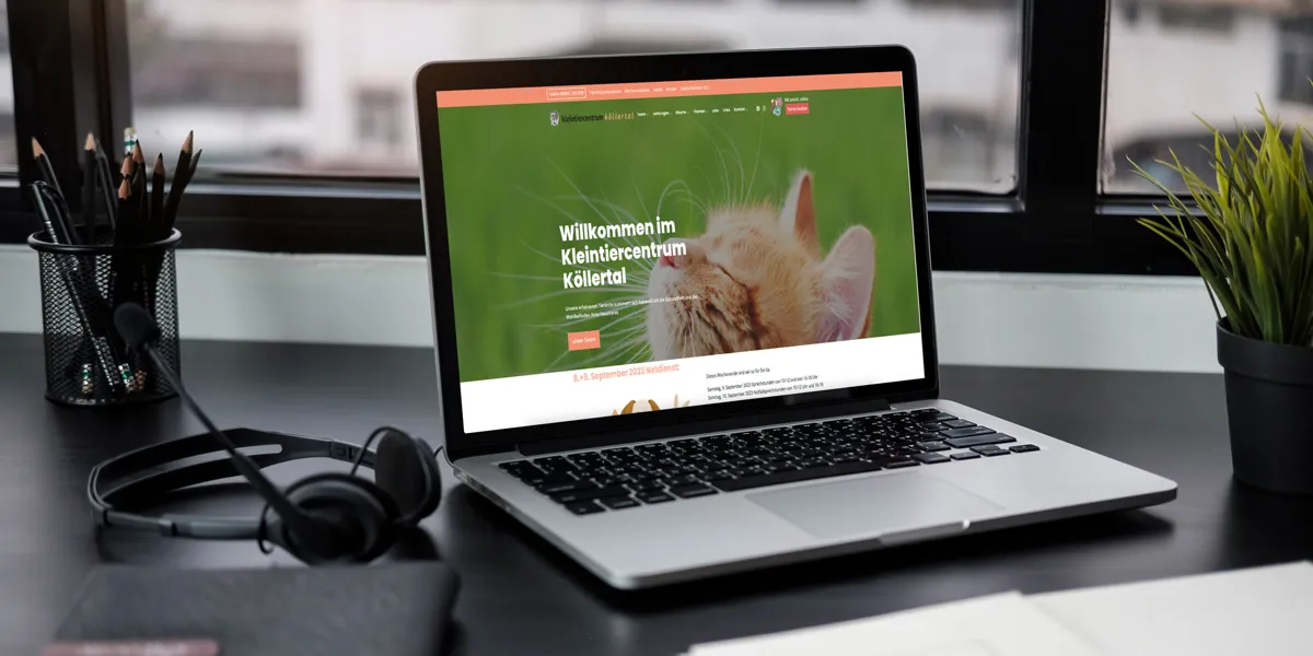 Website des Kleintiercentrums Köllertal nach dem Relaunch mit WordPress auf einem Laptop