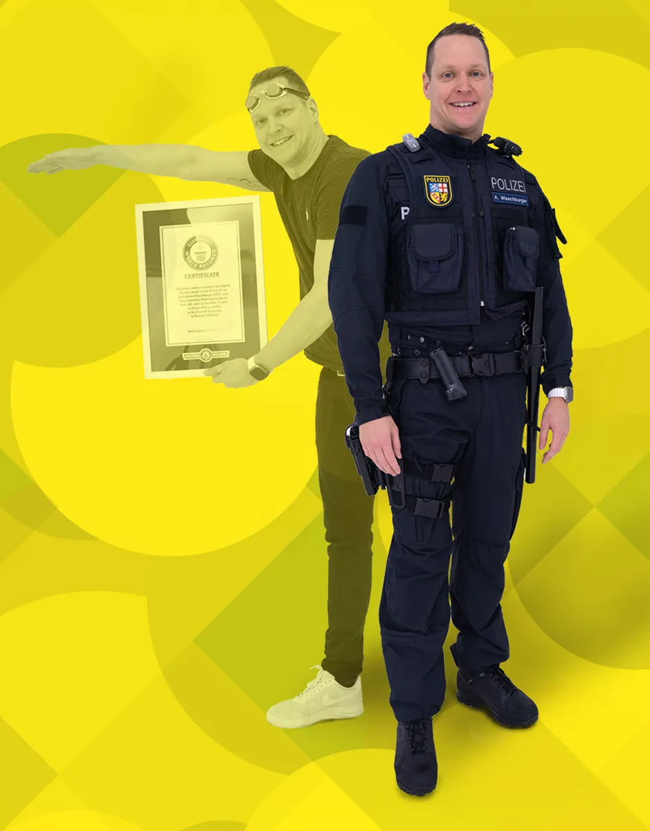 Kampagnenmotiv der Polizei Saarland: Polizist in Uniform vor gelbem Hintergrund, daneben sein privates Ich