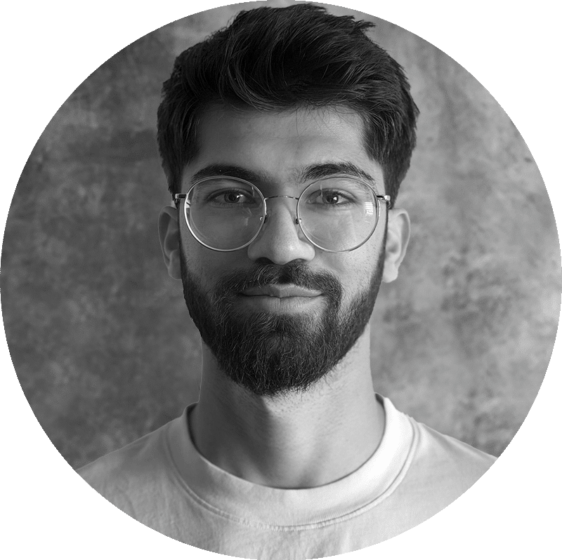 Omar aus dem Team von marketing thom in Völklingen, Porträt in Schwarz-Weiß